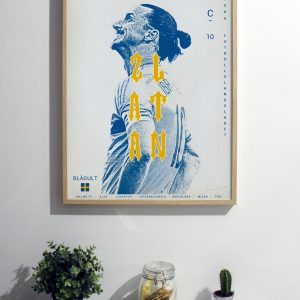 Poster de femme bleue avec texte jaune